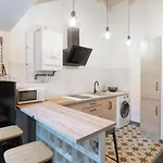 Housingleon - Five León
