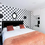 Housingleon - Five Apartment