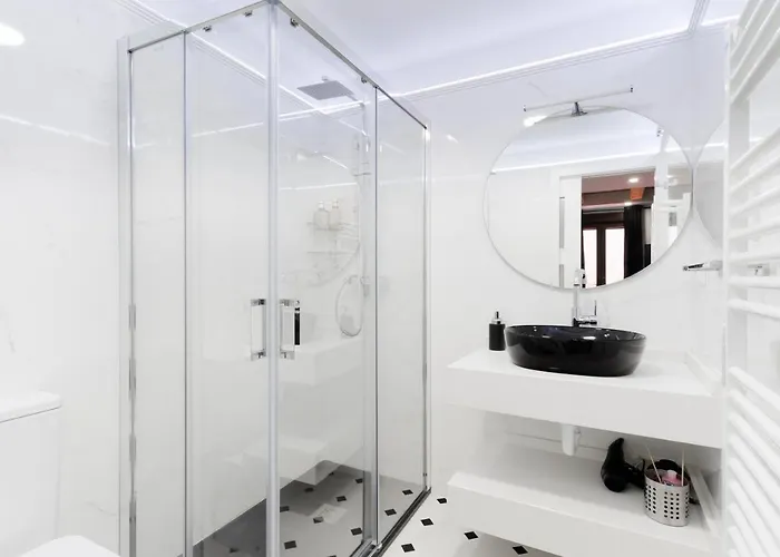 Housingleon - Five * León